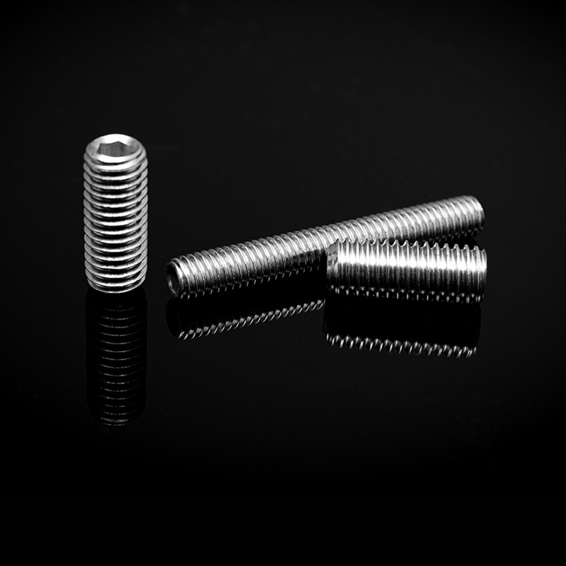 สกรูชุดซ็อกเก็ตหกเหลี่ยมสแตนเลส DIN 913 มีจุดแบน